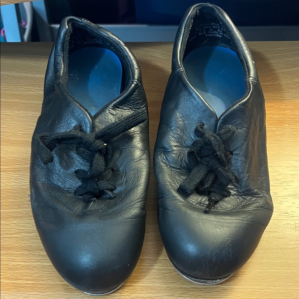 Black Capezio Flexmaster tap shoes